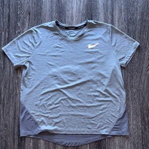 Nike Women's Light Gray Short Sleeve Tee